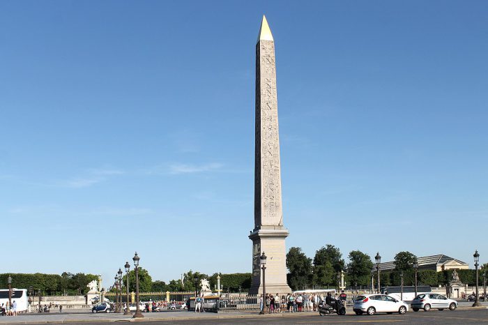Bút đá tháp Obelisk 1